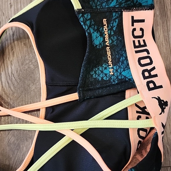 Women's compression sports bra - Picture 4 of 5